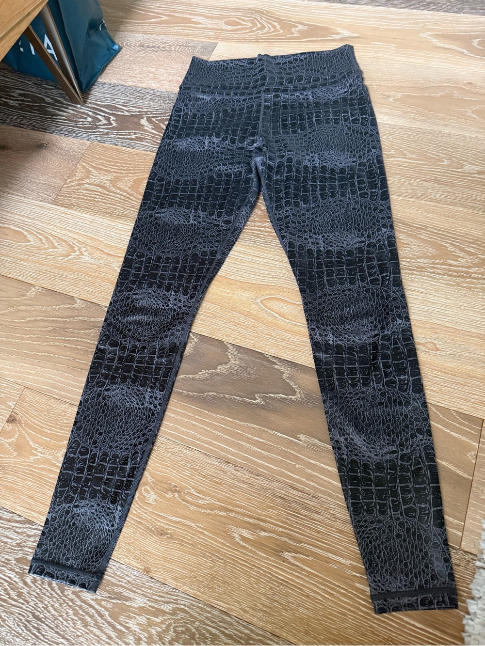 Zyia Active Gray Armor Light n Tight Croc Snake Print High-Waist Leggings 6-8